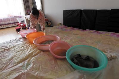 岢岚楼上漏水，住户失联，小区没物管，业主维权难！律师来支招……